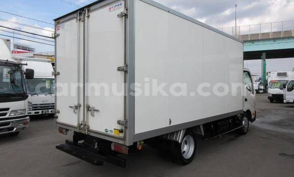 Nunua Ilio tumika Toyota Dyna Nyeupe Gari ndani ya Beitbridge nchini Matabeleland Kusini Nunua Ilio tumika Toyota Dyna Nyeupe Gari ndani ya Beitbridge nchini Matabeleland Kusini