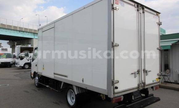 Nunua Ilio tumika Toyota Dyna Nyeupe Gari ndani ya Beitbridge nchini Matabeleland Kusini Nunua Ilio tumika Toyota Dyna Nyeupe Gari ndani ya Beitbridge nchini Matabeleland Kusini