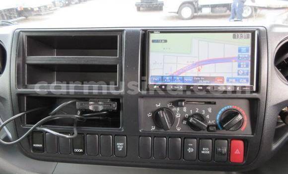 Nunua Ilio tumika Toyota Dyna Nyeupe Gari ndani ya Beitbridge nchini Matabeleland Kusini Nunua Ilio tumika Toyota Dyna Nyeupe Gari ndani ya Beitbridge nchini Matabeleland Kusini