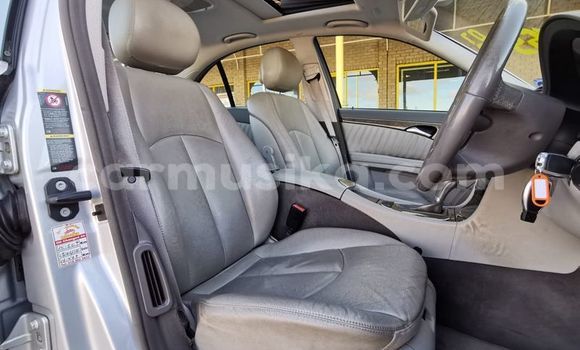 Nunua Ilio tumika Mercedes‒Benz E-klasse AMG Fedha Gari ndani ya Beitbridge nchini Matabeleland Kusini Nunua Ilio tumika Mercedes‒Benz E-klasse AMG Fedha Gari ndani ya Beitbridge nchini Matabeleland Kusini