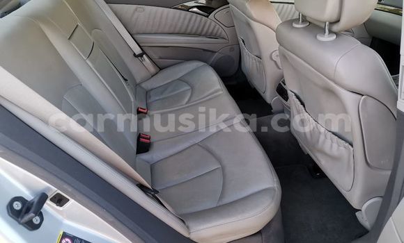 Nunua Ilio tumika Mercedes‒Benz E-klasse AMG Fedha Gari ndani ya Beitbridge nchini Matabeleland Kusini Nunua Ilio tumika Mercedes‒Benz E-klasse AMG Fedha Gari ndani ya Beitbridge nchini Matabeleland Kusini