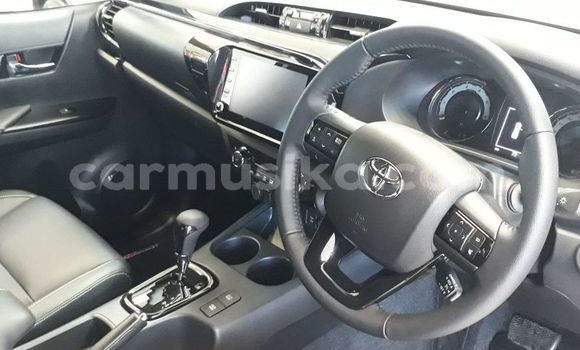 Buy Used Toyota Hilux White Car in Beitbridge in Matabeleland South Buy Used Toyota Hilux White Car in Beitbridge in Matabeleland South