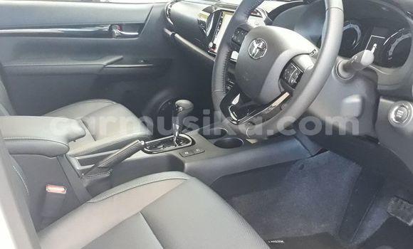 Buy Used Toyota Hilux White Car in Beitbridge in Matabeleland South Buy Used Toyota Hilux White Car in Beitbridge in Matabeleland South