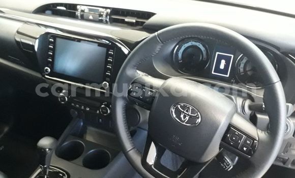 Buy Used Toyota Hilux White Car in Beitbridge in Matabeleland South Buy Used Toyota Hilux White Car in Beitbridge in Matabeleland South