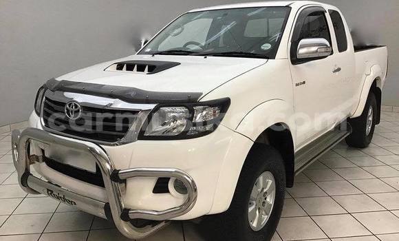 Buy Used Toyota Hilux White Car in Beitbridge in Matabeleland South