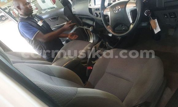 Acheter Occasion Voiture Toyota Hilux Blanc à Beitbridge, Matabeleland South Acheter Occasion Voiture Toyota Hilux Blanc à Beitbridge, Matabeleland South