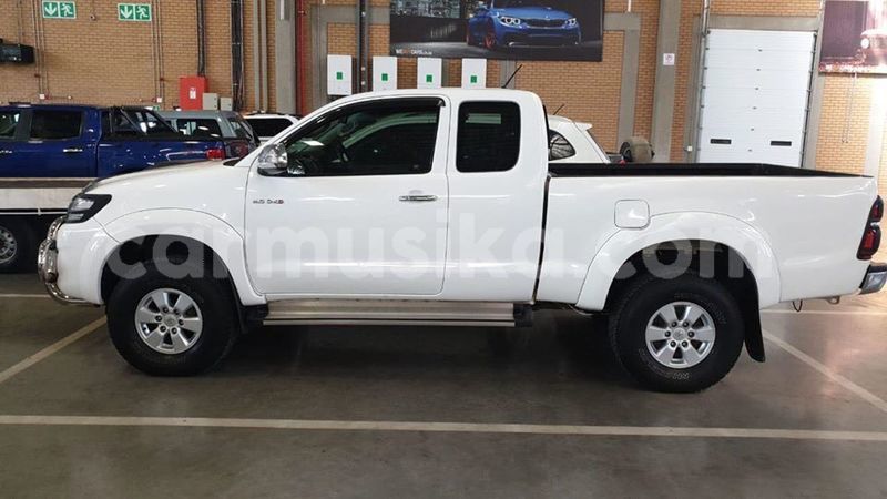 Big with watermark toyota hilux matabeleland south beitbridge 15256