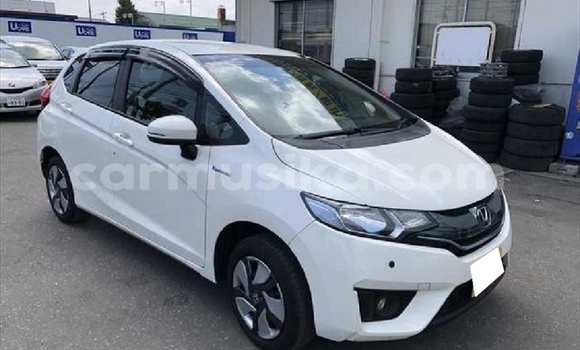 Nunua Ilio tumika Honda Fit Nyeupe Gari ndani ya Beitbridge nchini Matabeleland Kusini