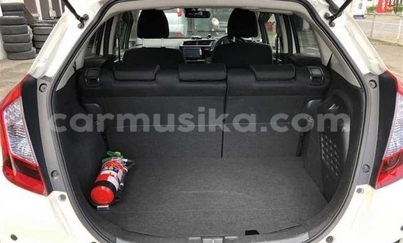 Acheter Occasion Voiture Honda Fit Blanc à Beitbridge, Matabeleland South Acheter Occasion Voiture Honda Fit Blanc à Beitbridge, Matabeleland South