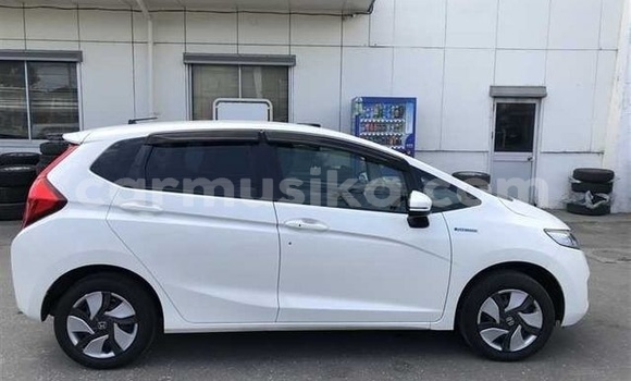 Acheter Occasion Voiture Honda Fit Blanc à Beitbridge, Matabeleland South Acheter Occasion Voiture Honda Fit Blanc à Beitbridge, Matabeleland South