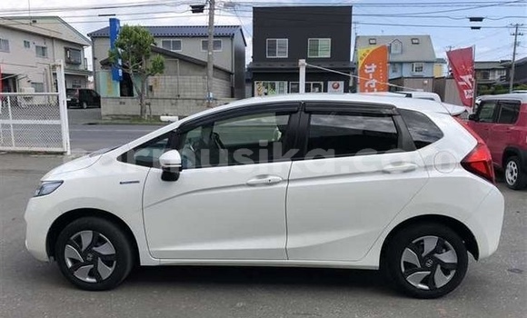 Acheter Occasion Voiture Honda Fit Blanc à Beitbridge, Matabeleland South Acheter Occasion Voiture Honda Fit Blanc à Beitbridge, Matabeleland South