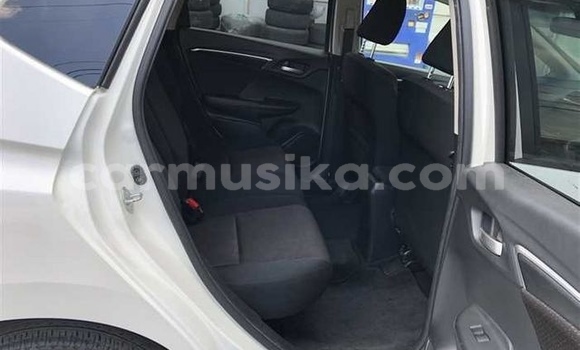 Acheter Occasion Voiture Honda Fit Blanc à Beitbridge, Matabeleland South Acheter Occasion Voiture Honda Fit Blanc à Beitbridge, Matabeleland South