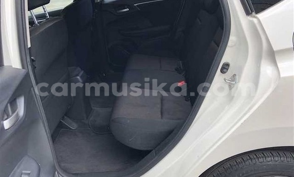 Acheter Occasion Voiture Honda Fit Blanc à Beitbridge, Matabeleland South Acheter Occasion Voiture Honda Fit Blanc à Beitbridge, Matabeleland South