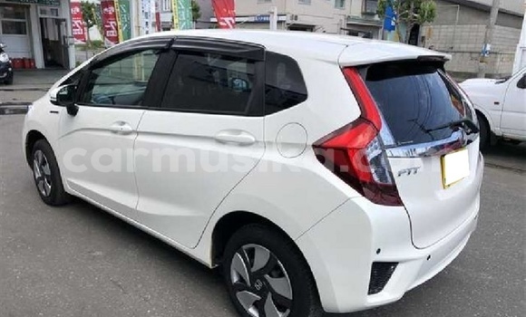 Acheter Occasion Voiture Honda Fit Blanc à Beitbridge, Matabeleland South Acheter Occasion Voiture Honda Fit Blanc à Beitbridge, Matabeleland South