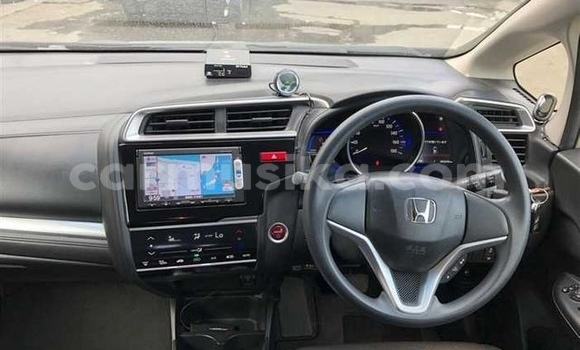 Acheter Occasion Voiture Honda Fit Blanc à Beitbridge, Matabeleland South Acheter Occasion Voiture Honda Fit Blanc à Beitbridge, Matabeleland South