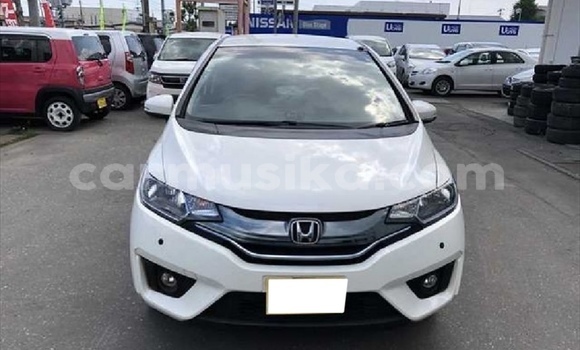 Acheter Occasion Voiture Honda Fit Blanc à Beitbridge, Matabeleland South Acheter Occasion Voiture Honda Fit Blanc à Beitbridge, Matabeleland South