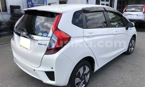 Acheter Occasion Voiture Honda Fit Blanc à Beitbridge, Matabeleland South Acheter Occasion Voiture Honda Fit Blanc à Beitbridge, Matabeleland South