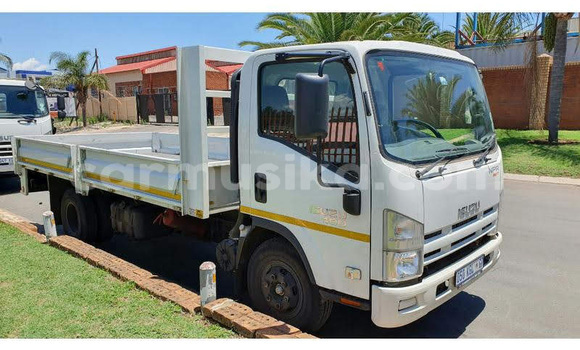 Buy Used Isuzu MU-7 White Car in Beitbridge in Matabeleland South