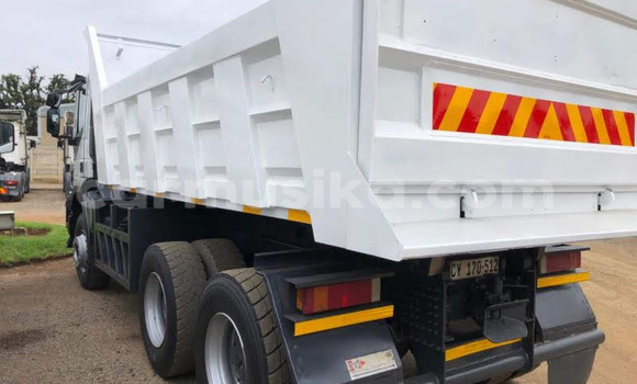 Acheter Occasion Voiture IVECO Massif Blanc à Beitbridge, Matabeleland South Acheter Occasion Voiture IVECO Massif Blanc à Beitbridge, Matabeleland South