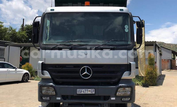 Buy Used Mercedes‒Benz W186 Green Car in Beitbridge in Matabeleland South Buy Used Mercedes‒Benz W186 Green Car in Beitbridge in Matabeleland South