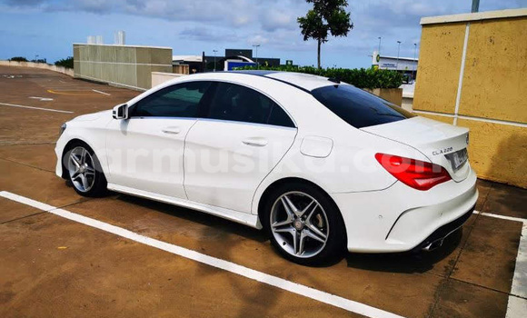 Buy Used Mercedes‒Benz C–Class White Car in Beitbridge in Matabeleland South Buy Used Mercedes‒Benz C–Class White Car in Beitbridge in Matabeleland South