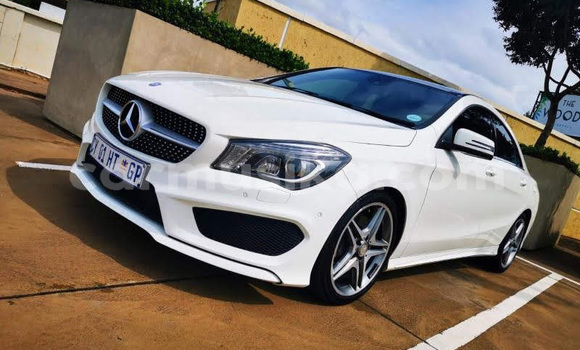 Buy Used Mercedes‒Benz C–Class White Car in Beitbridge in Matabeleland South Buy Used Mercedes‒Benz C–Class White Car in Beitbridge in Matabeleland South