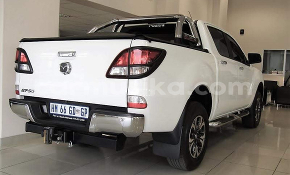 Acheter Occasion Voiture Mazda BT-50 Blanc à Beitbridge, Matabeleland South Acheter Occasion Voiture Mazda BT-50 Blanc à Beitbridge, Matabeleland South