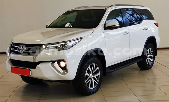 Tenga Tsaru Toyota Fortuner Chena Mota in Beitbridge in Matabeleland South