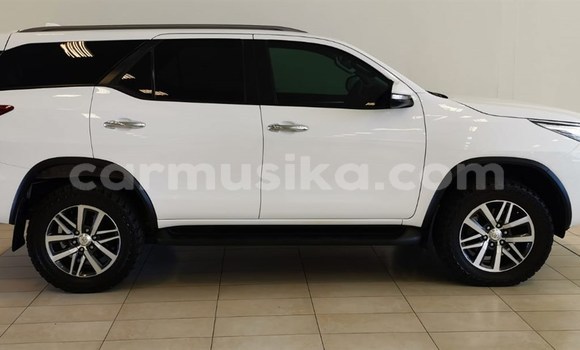 Buy Used Toyota Fortuner White Car in Beitbridge in Matabeleland South Buy Used Toyota Fortuner White Car in Beitbridge in Matabeleland South