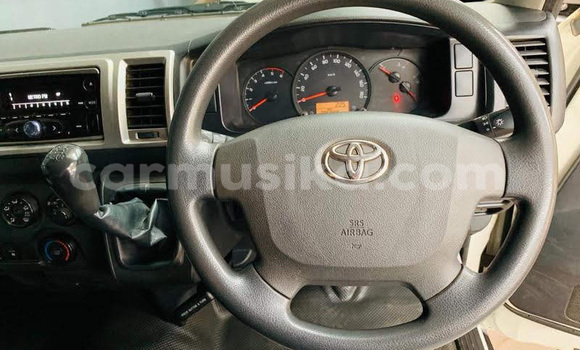 Tenga Tsaru Toyota Century Chena Mota in Beitbridge in Matabeleland South Tenga Tsaru Toyota Century Chena Mota in Beitbridge in Matabeleland South