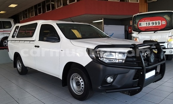 Tenga Tsaru Toyota Hilux Chena Mota in Beitbridge in Matabeleland South