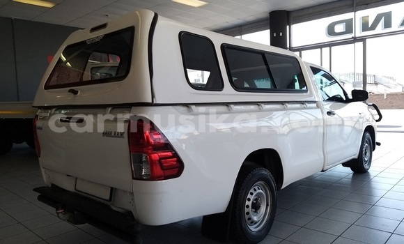 Tenga Tsaru Toyota Hilux Chena Mota in Beitbridge in Matabeleland South Tenga Tsaru Toyota Hilux Chena Mota in Beitbridge in Matabeleland South