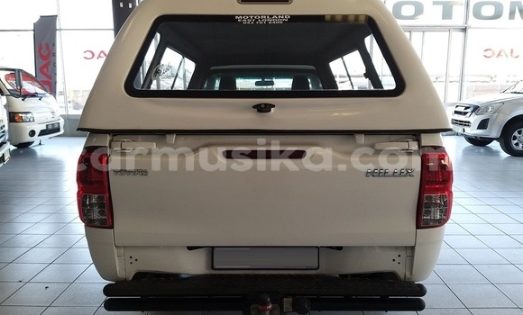 Tenga Tsaru Toyota Hilux Chena Mota in Beitbridge in Matabeleland South Tenga Tsaru Toyota Hilux Chena Mota in Beitbridge in Matabeleland South