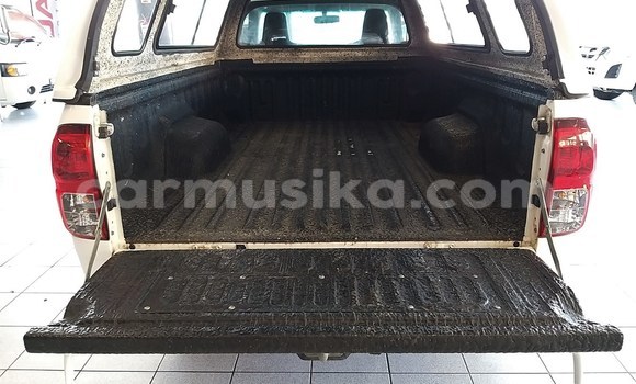 Tenga Tsaru Toyota Hilux Chena Mota in Beitbridge in Matabeleland South Tenga Tsaru Toyota Hilux Chena Mota in Beitbridge in Matabeleland South