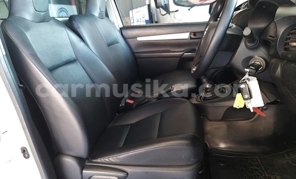 Tenga Tsaru Toyota Hilux Chena Mota in Beitbridge in Matabeleland South Tenga Tsaru Toyota Hilux Chena Mota in Beitbridge in Matabeleland South