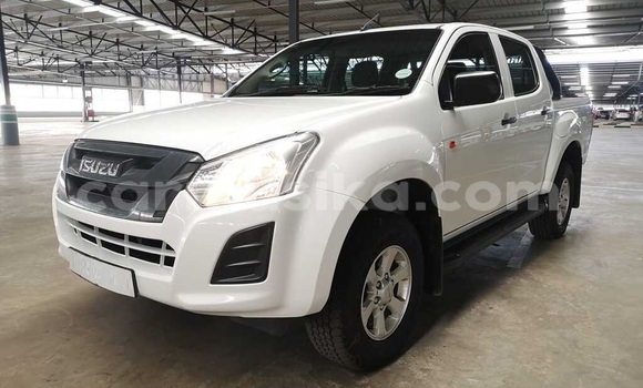 Nunua Ilio tumika Isuzu KB Nyeupe Gari ndani ya Beitbridge nchini Matabeleland Kusini Nunua Ilio tumika Isuzu KB Nyeupe Gari ndani ya Beitbridge nchini Matabeleland Kusini