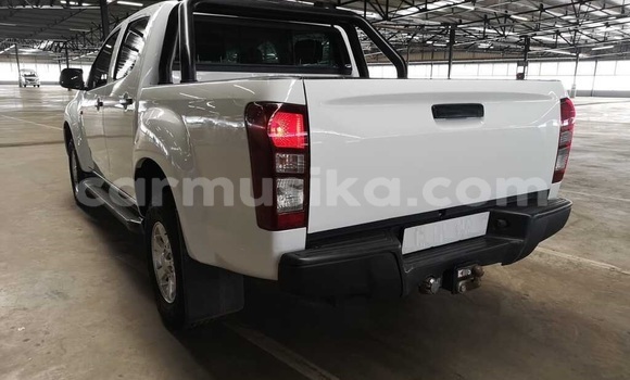 Nunua Ilio tumika Isuzu KB Nyeupe Gari ndani ya Beitbridge nchini Matabeleland Kusini Nunua Ilio tumika Isuzu KB Nyeupe Gari ndani ya Beitbridge nchini Matabeleland Kusini