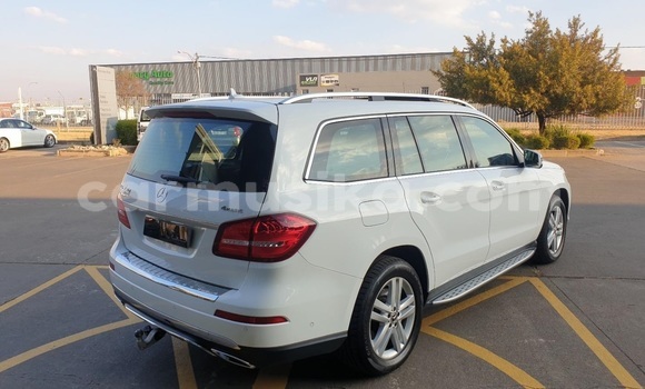 Tenga Tsaru Mercedes‒Benz GL–Class Chena Mota in Beitbridge in Matabeleland South Tenga Tsaru Mercedes‒Benz GL–Class Chena Mota in Beitbridge in Matabeleland South