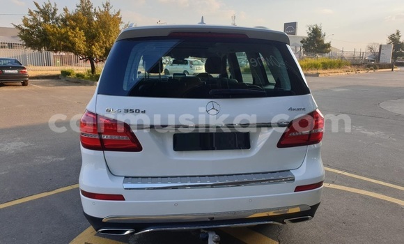 Tenga Tsaru Mercedes‒Benz GL–Class Chena Mota in Beitbridge in Matabeleland South Tenga Tsaru Mercedes‒Benz GL–Class Chena Mota in Beitbridge in Matabeleland South