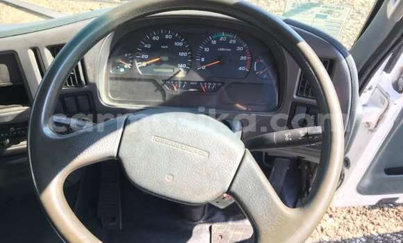 Acheter Occasion Utilitaire Nissan UD Blanc à Beitbridge, Matabeleland South Acheter Occasion Utilitaire Nissan UD Blanc à Beitbridge, Matabeleland South