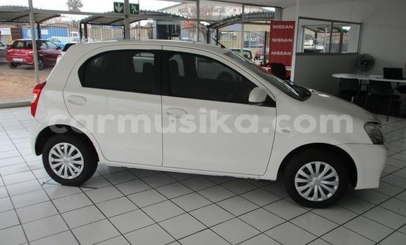 Nunua Ilio tumika Toyota Etios Nyeupe Gari ndani ya Beitbridge nchini Matabeleland Kusini