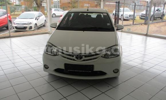 Acheter Occasion Voiture Toyota Etios Blanc à Beitbridge, Matabeleland South Acheter Occasion Voiture Toyota Etios Blanc à Beitbridge, Matabeleland South