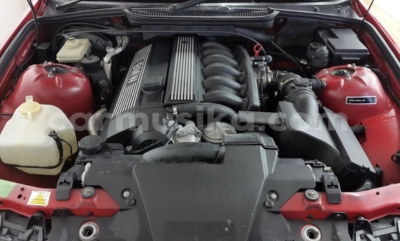 Tenga Tsaru BMW 3–Series Tsvuku Mota in Beitbridge in Matabeleland South Tenga Tsaru BMW 3–Series Tsvuku Mota in Beitbridge in Matabeleland South