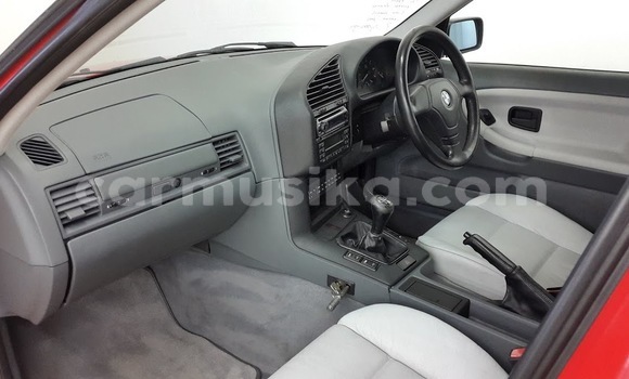 Tenga Tsaru BMW 3–Series Tsvuku Mota in Beitbridge in Matabeleland South Tenga Tsaru BMW 3–Series Tsvuku Mota in Beitbridge in Matabeleland South