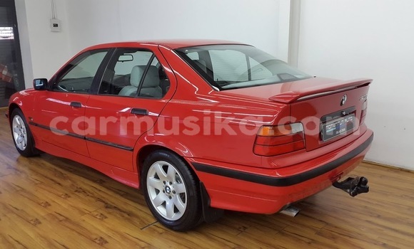 Tenga Tsaru BMW 3–Series Tsvuku Mota in Beitbridge in Matabeleland South Tenga Tsaru BMW 3–Series Tsvuku Mota in Beitbridge in Matabeleland South
