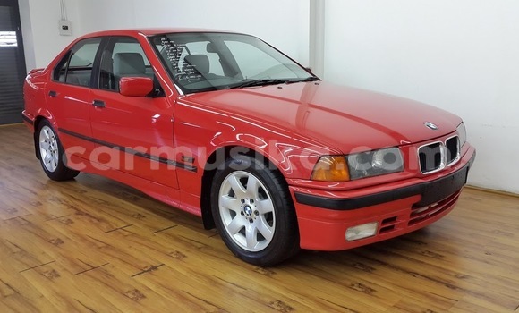 Tenga Tsaru BMW 3–Series Tsvuku Mota in Beitbridge in Matabeleland South Tenga Tsaru BMW 3–Series Tsvuku Mota in Beitbridge in Matabeleland South