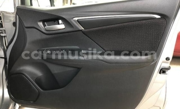 Nunua Ilio tumika Honda Fit Fedha Gari ndani ya Beitbridge nchini Matabeleland Kusini Nunua Ilio tumika Honda Fit Fedha Gari ndani ya Beitbridge nchini Matabeleland Kusini