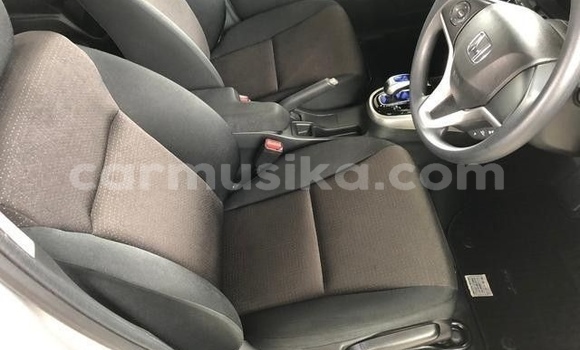 Nunua Ilio tumika Honda Fit Fedha Gari ndani ya Beitbridge nchini Matabeleland Kusini Nunua Ilio tumika Honda Fit Fedha Gari ndani ya Beitbridge nchini Matabeleland Kusini