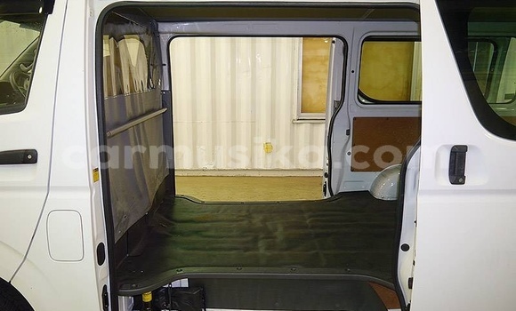 Acheter Occasion Voiture Toyota Hiace Blanc à Beitbridge, Matabeleland South Acheter Occasion Voiture Toyota Hiace Blanc à Beitbridge, Matabeleland South