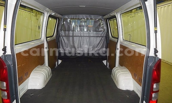 Acheter Occasion Voiture Toyota Hiace Blanc à Beitbridge, Matabeleland South Acheter Occasion Voiture Toyota Hiace Blanc à Beitbridge, Matabeleland South